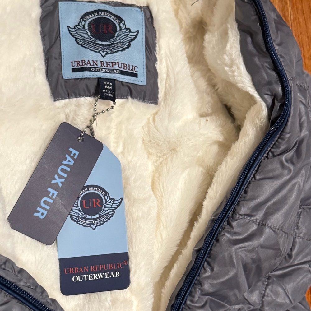 NWT* Urban Republic Charcoal Gray Faux Fur Zip Snowsuit Onesie size: 6 months - Picture 2 of 5
